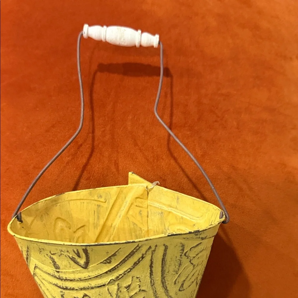 Embossed Door basket Cottage Metal Wall Bucket Pocket/Garden pail flower Holder